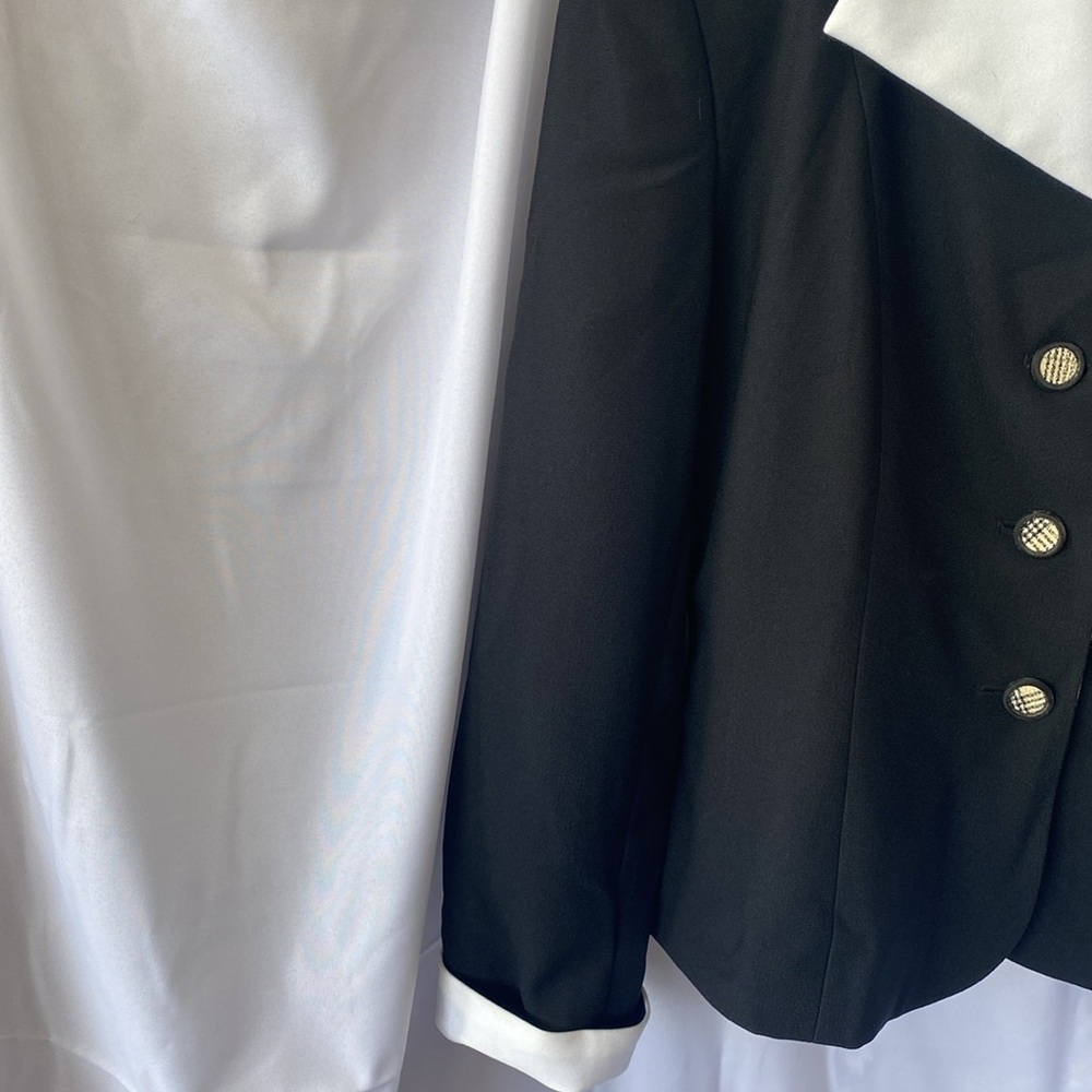 It’d black evening jacket - Picture 2 of 7
